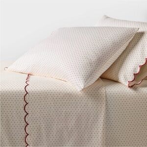 QUEEN Threshold 400 Thread Count Scalloped Sheet Set Ivory Printed Red Dot NEW